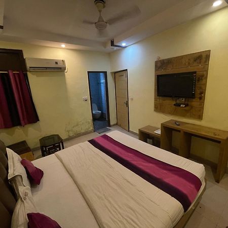 Hotel Golden Gate Nowe Delhi Zewnętrze zdjęcie