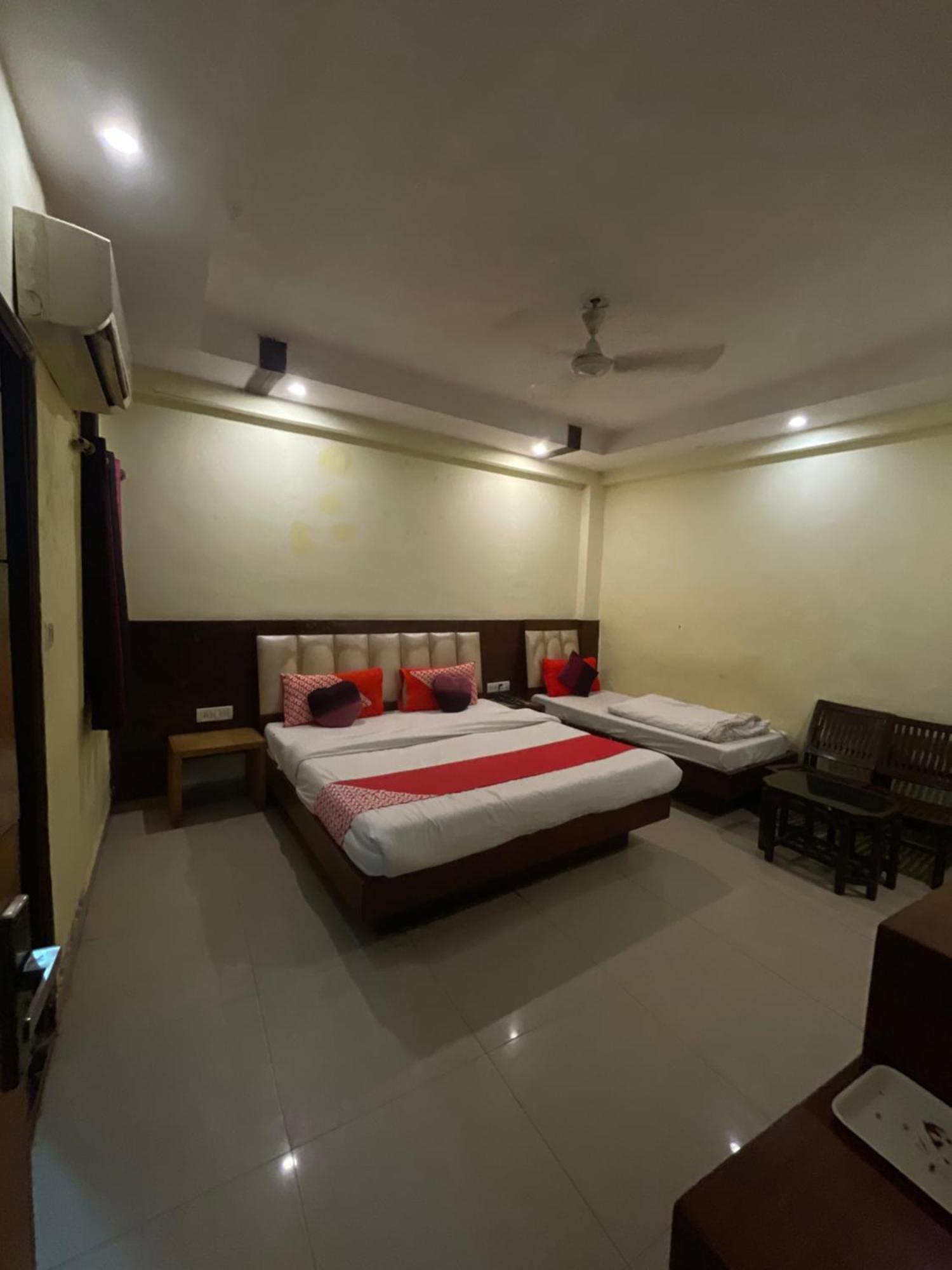 Hotel Golden Gate Nowe Delhi Zewnętrze zdjęcie