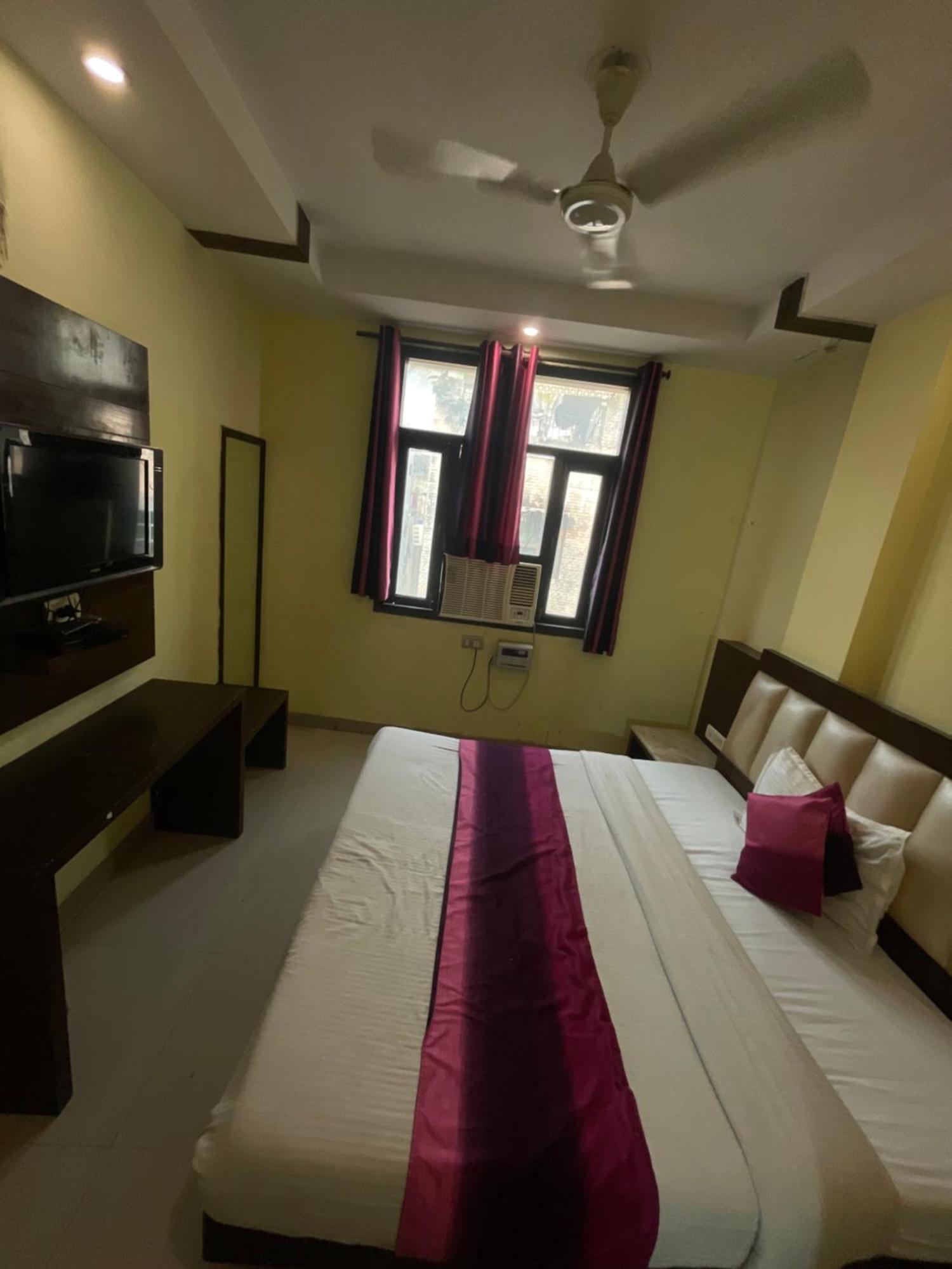 Hotel Golden Gate Nowe Delhi Zewnętrze zdjęcie