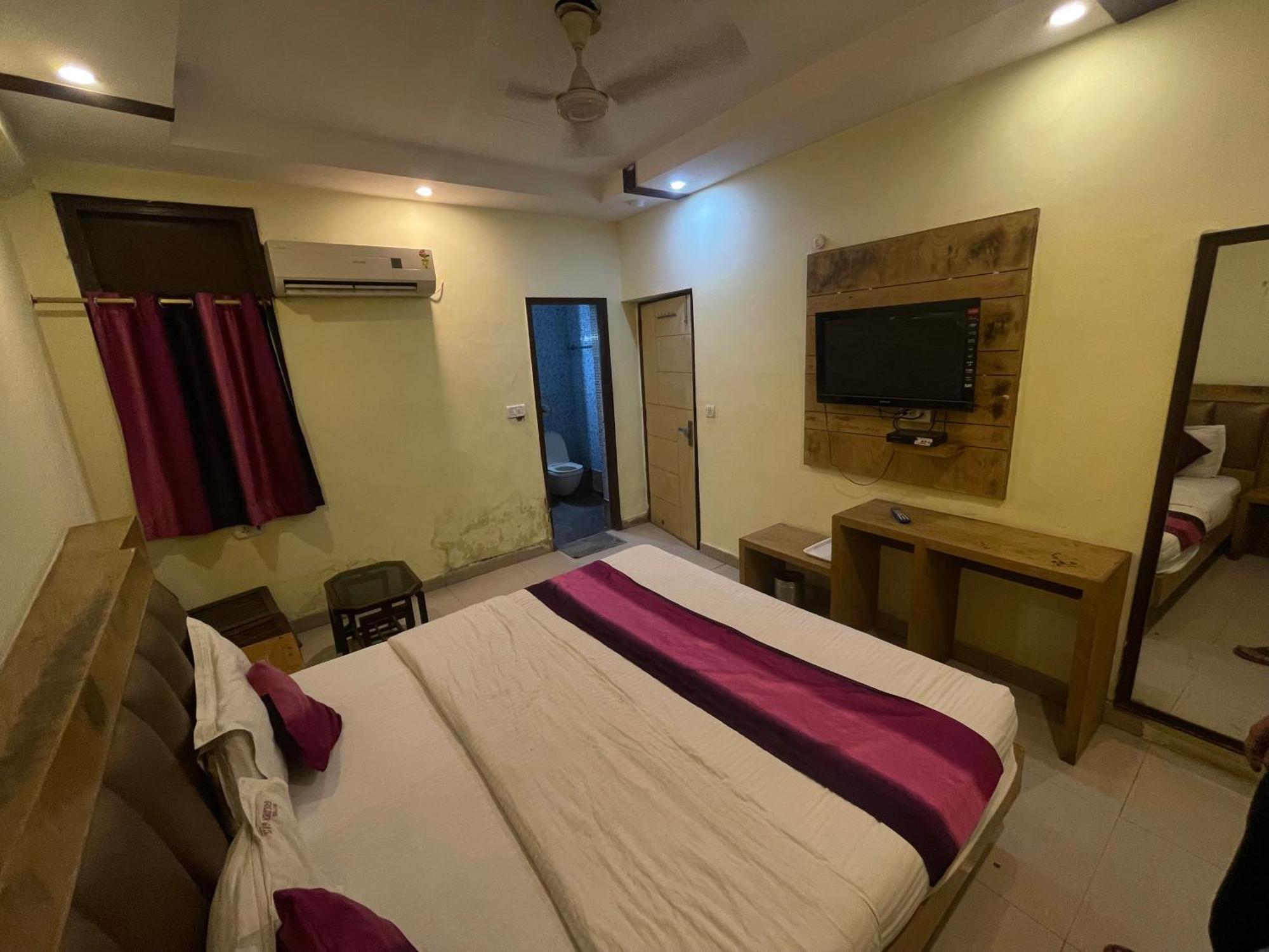 Hotel Golden Gate Nowe Delhi Zewnętrze zdjęcie