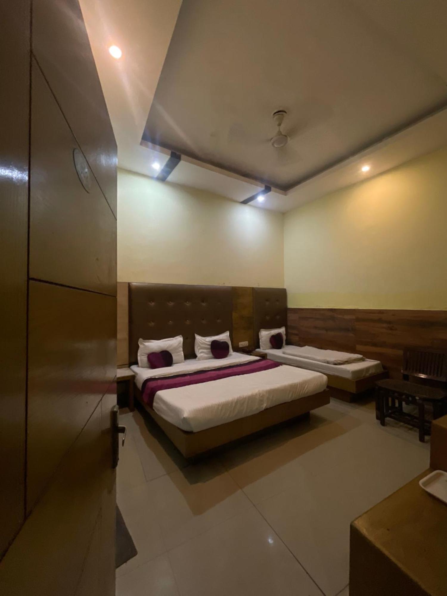Hotel Golden Gate Nowe Delhi Zewnętrze zdjęcie
