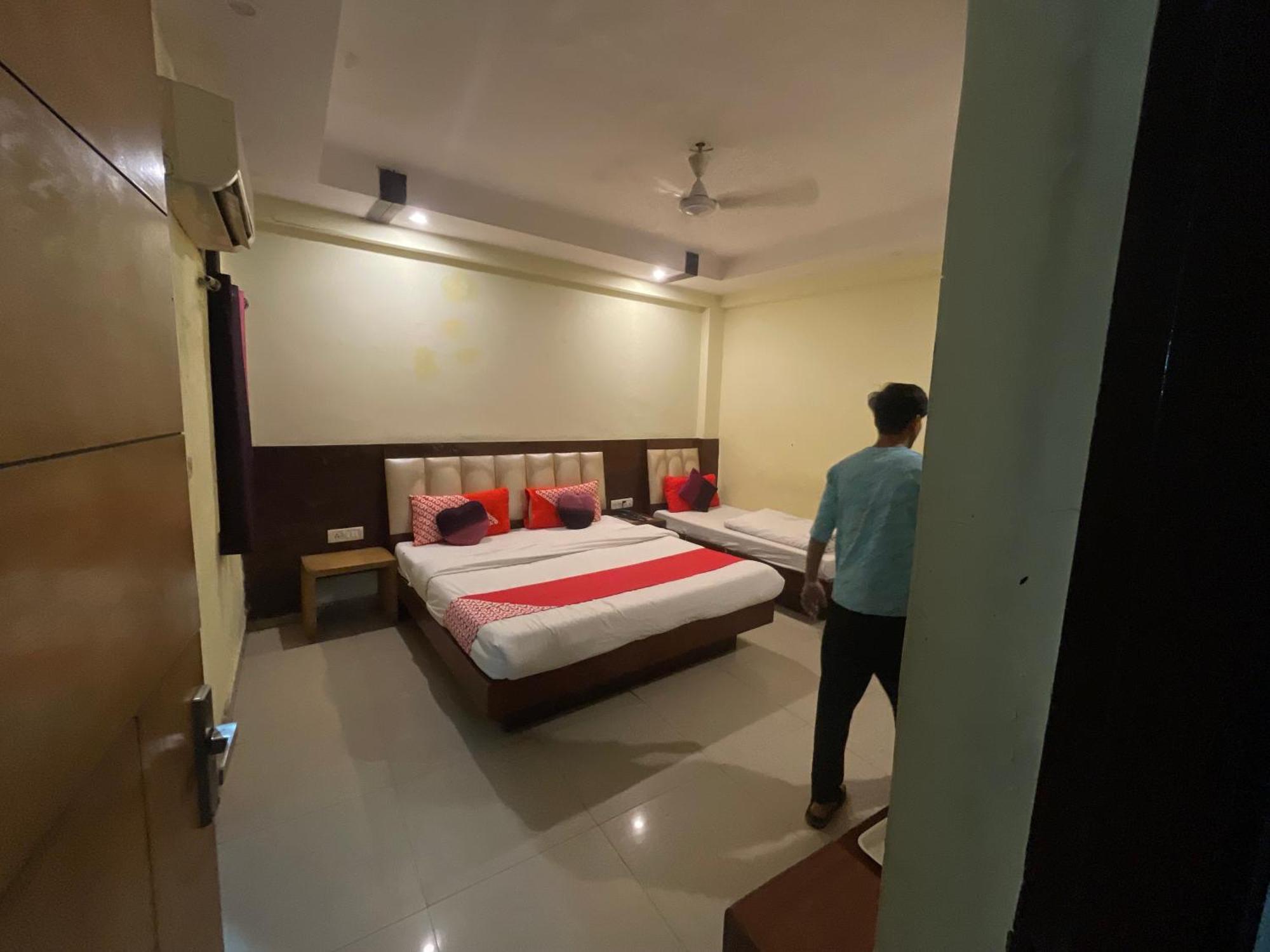 Hotel Golden Gate Nowe Delhi Zewnętrze zdjęcie