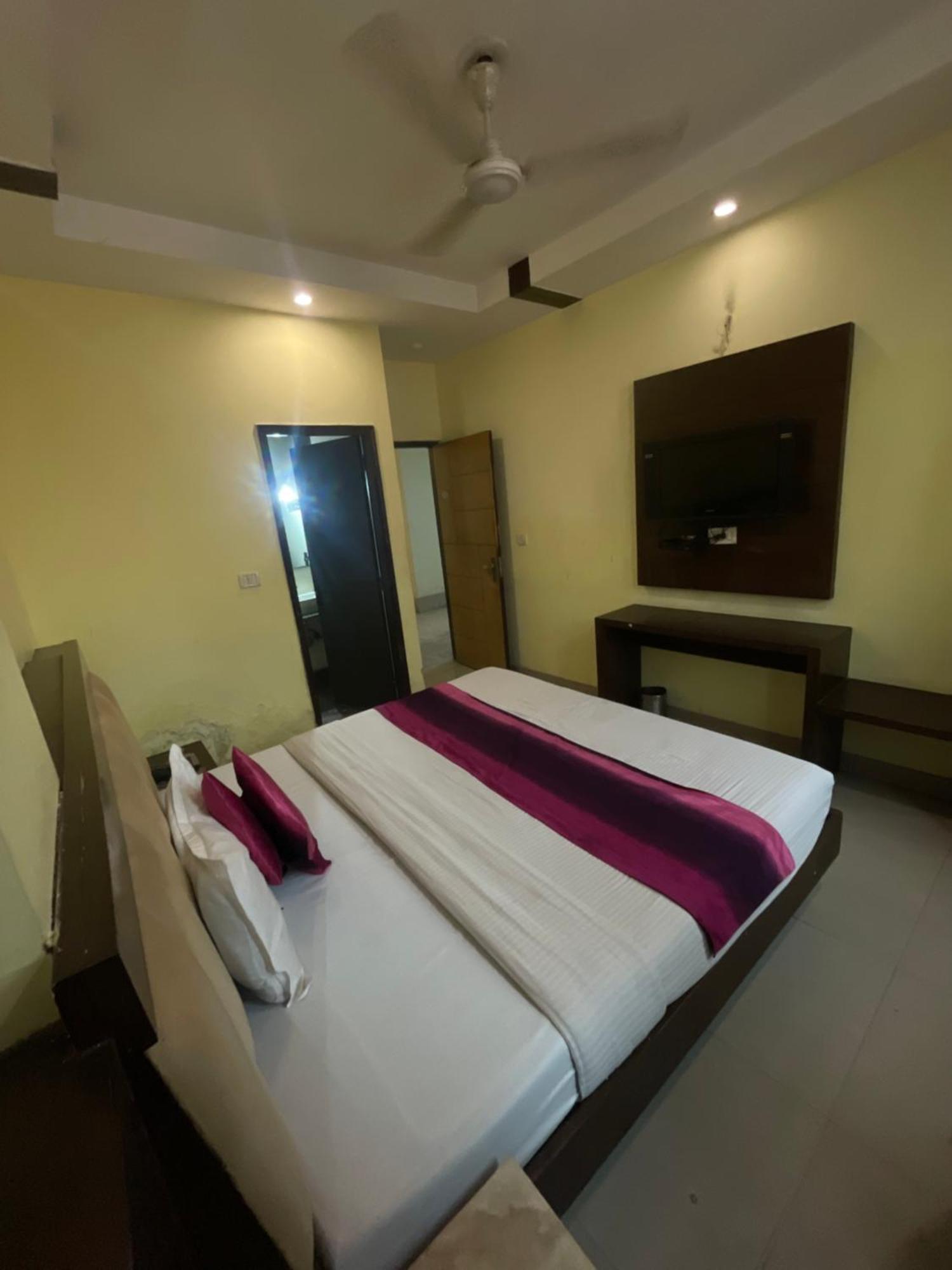 Hotel Golden Gate Nowe Delhi Zewnętrze zdjęcie