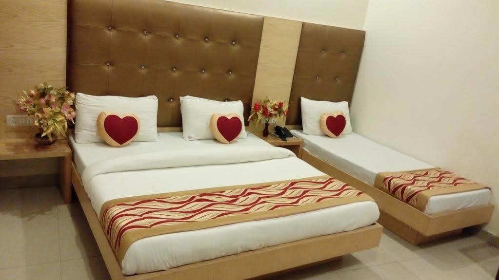 Hotel Golden Gate Nowe Delhi Zewnętrze zdjęcie